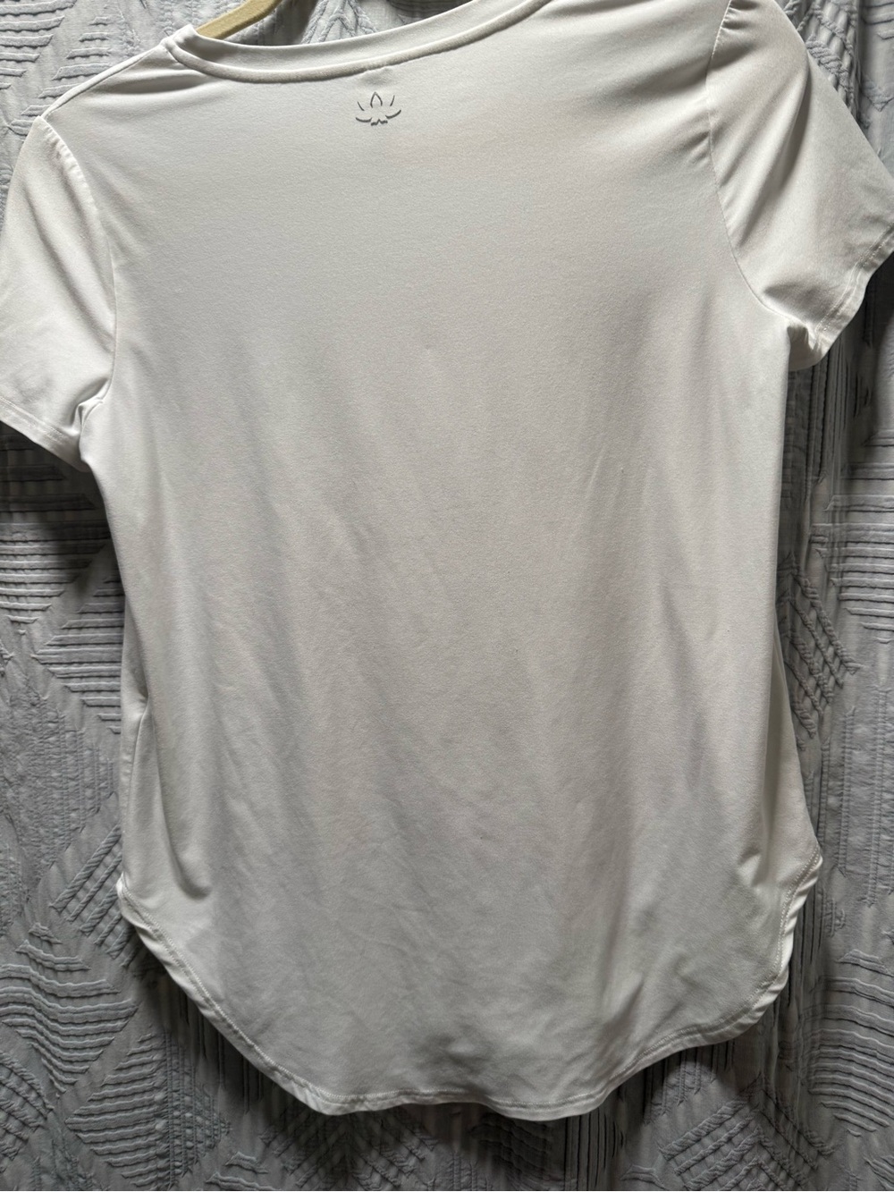 Beyond Yoga Women's White featherweight on the down low Short Sleeve Tee - Picture 7 of 7